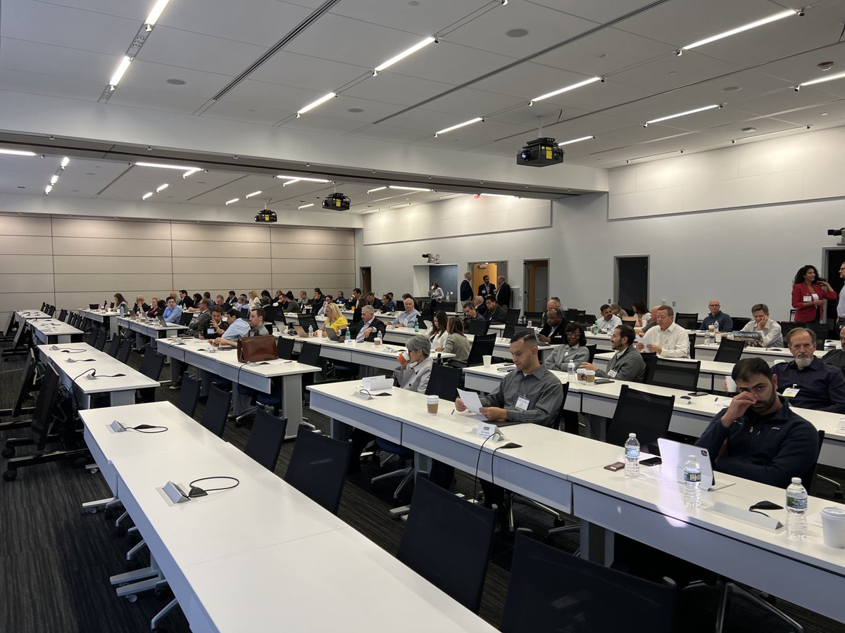 AmputationSuck's tweet photo. And we’re underway at the #SVS #CPVI skills course in Chicago.  Great turnout and @VascularMD is kicking things off with a talk on trends in endovascular therapy!  #vascularsurgery https://t.co/redf4splP2