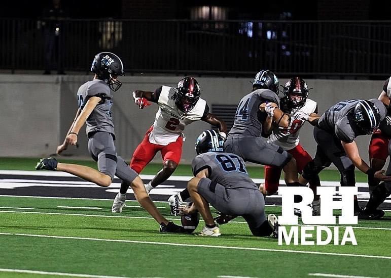 mrsalc02's tweet photo. 2 more weeks left in @JordanC2025’s season! That means 2 weeks to make a difference in the life of a child battling cancer!Please consider donating to @AlexsLemonade &amp; help #KickKidsCancer 
@RockHillFB1 @RockHillHS @KohlsKicking @Rcartwright78 Link for donating in comments https://t.co/03kYpnxl4o