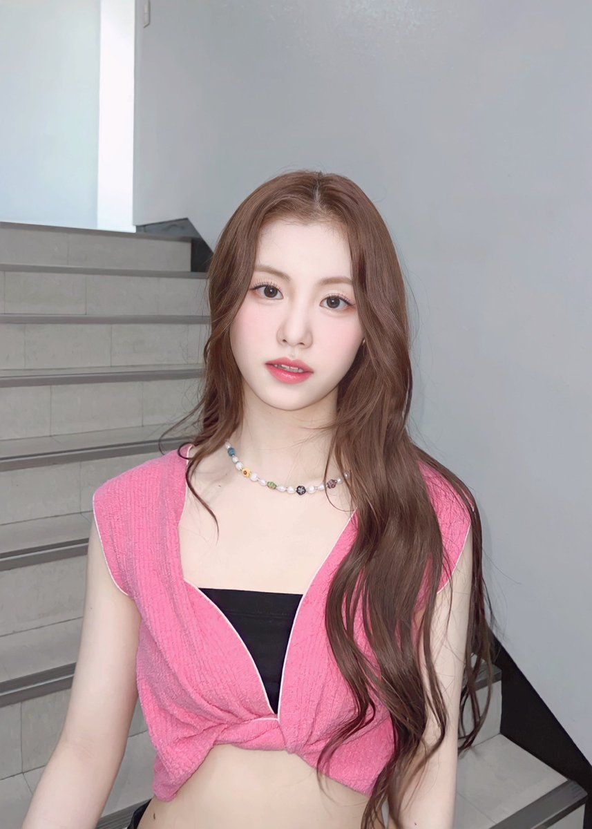 Hi การัม เป็นยังไงบ้าง สบายดีมั้ยคะ กินอิ่มนอนหลับรึเปล่า ตลอดเวลาที่ผ่านมาทุกคนรู้สึกเป็นห่วงการัมมากๆเลยนะ อยากให้การัมกลับมาเป็นกระต่ายน้อยที่สดใสน่ารักเหมือนเดิมนะ🐰 จะคอยซัพพอร์ตการัมอยู่ตรงนี้เสมอ  หวังว่าเราจะได้เจอกันอีกครั้งนะคะ จะนานแค่ไหนก็รอได้เสมอ #SereneTH_To_Garamಇ