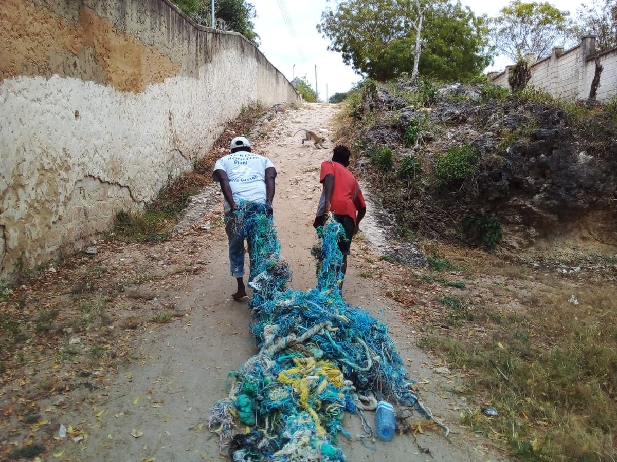 Bravo to our collaborating team Diani Turtle Watch Turtle Monitors and KWS-Scouts for this noble job in the South Coast. Together we will ensure that our waters are safe from ghost nets. 
#joanatoleconservationgrant
#GGGI
<a href="/JoannaTooleFdn/">Joanna Toole Foundation</a> 
<a href="/eracoma_consult/">ERACOMA</a>