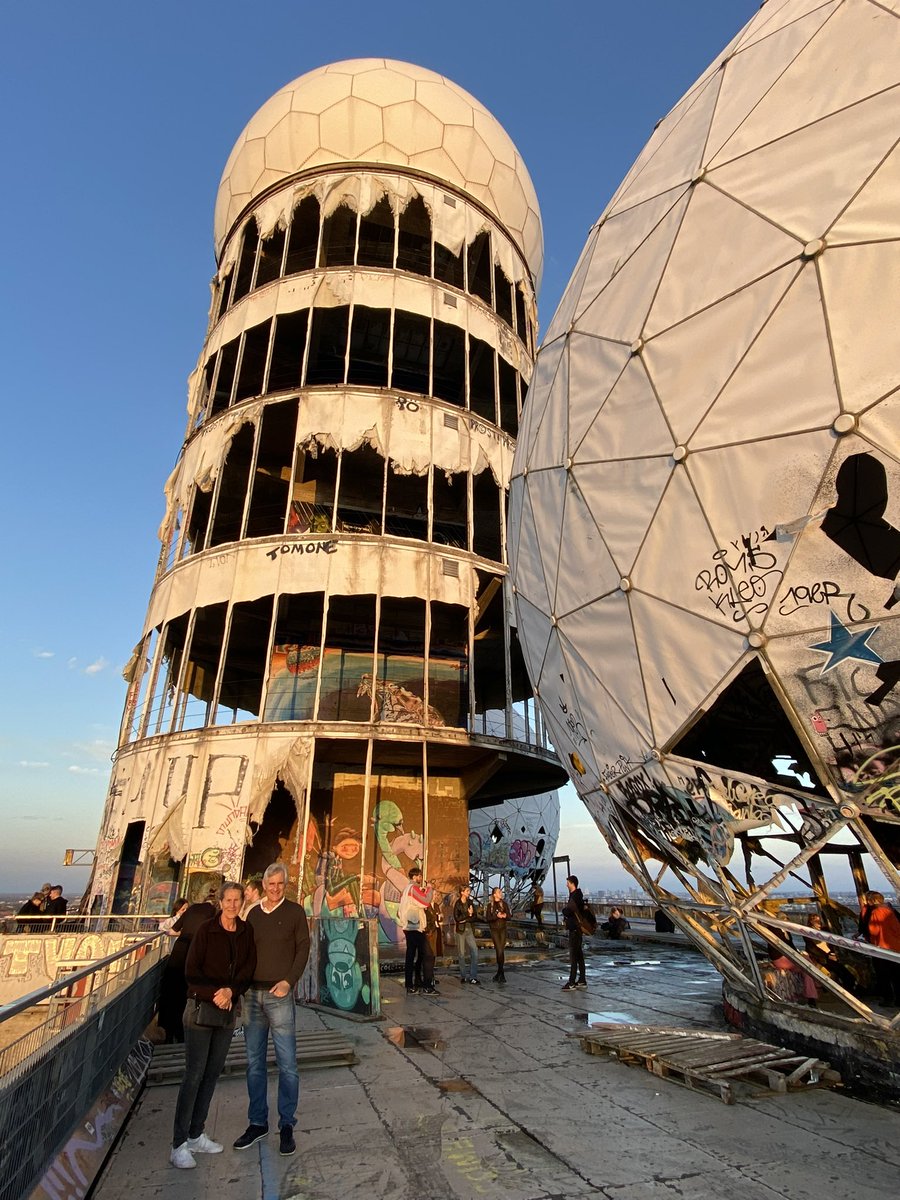 LinhartBMEIA's tweet photo. #berlinentdecken
Am Teufelsberg, verfallene US-amerikanische Abhörstation während des kalten Krieges auf der zweithöchsten Erhebung in Berlin Grunewald; @visitberlin
#teufelsberg #berlin #grunewald https://t.co/Pz6RIneRc0