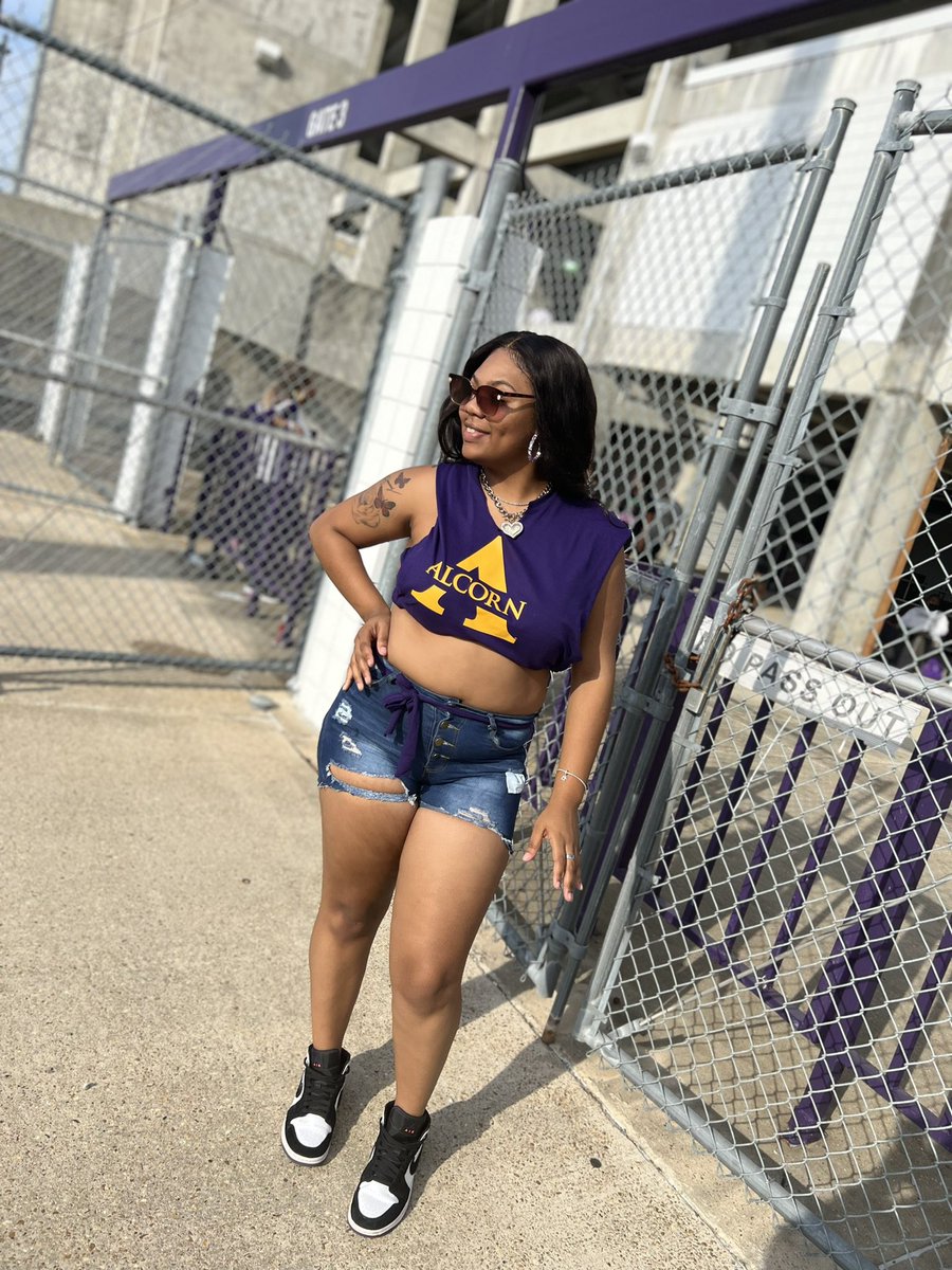 mariah9016's tweet photo. where the grass is greener and water a little sweeter💜💛
#AlcornStateUniversity https://t.co/ZrVA1gz4Mm