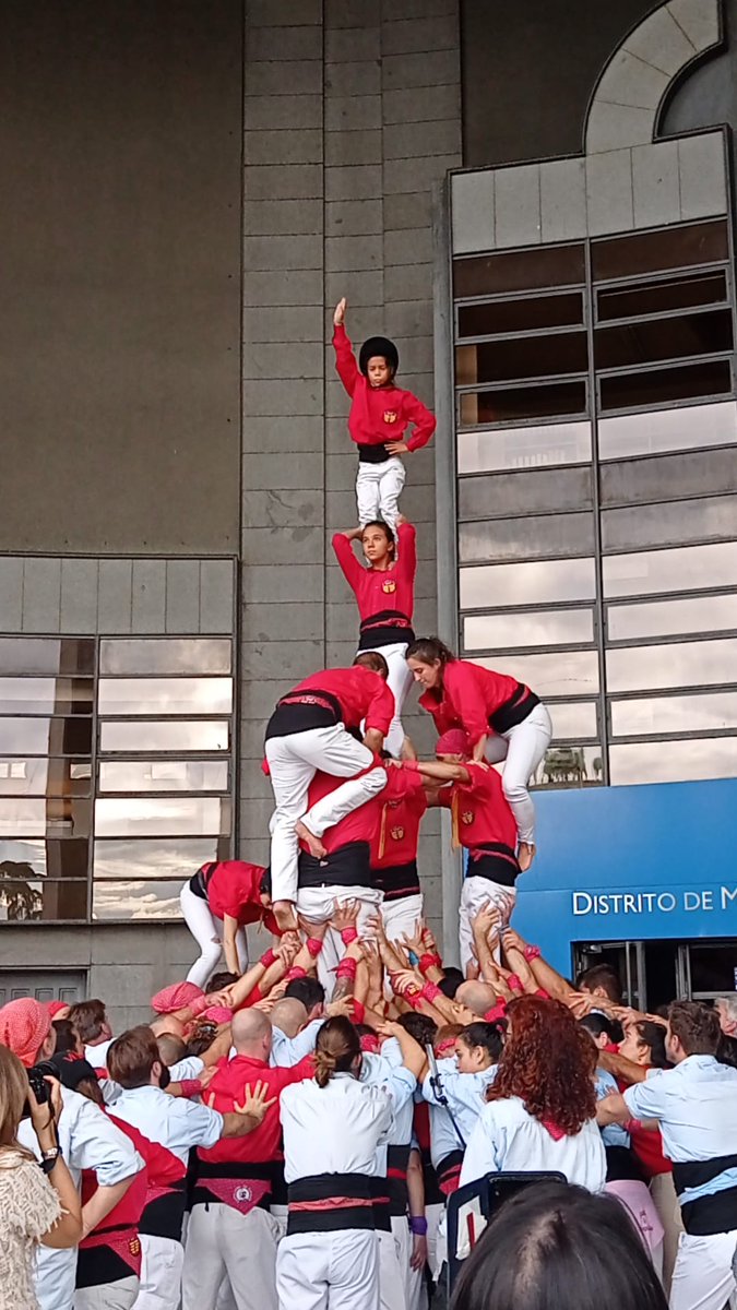 CCastelleraMAD's tweet photo. ✨ 48, 49 y... 50!
50 #castells de 6 en nuestros 5 años de historia 💫
#OrgullCasteller
Gracias @Nois_1975 y @Adifolk_oficial por acompañarnos en esta IV DIADA tan especial 🤗
🙋♀️ 3d6a, 3d6, 4d6 y 2Pd4
#SempreNois💙
#GatosdeMadrid❤️
#Objetivo50d6 🤘🏼
#TodosSomosPinya 🍍 https://t.co/aQGiwJ5I4f