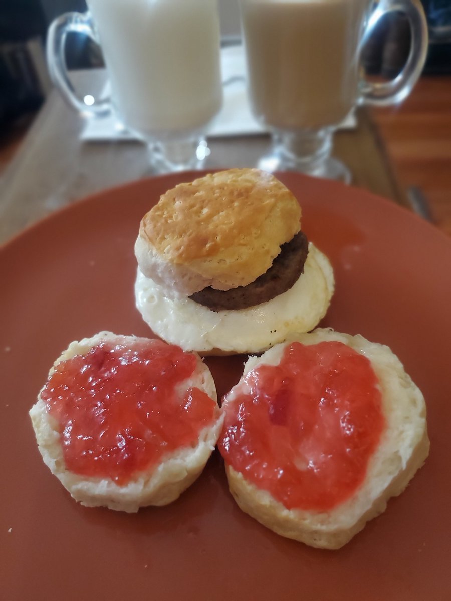Breakfast at home with my love.  #grandpascheesebarn #cherryvanilla