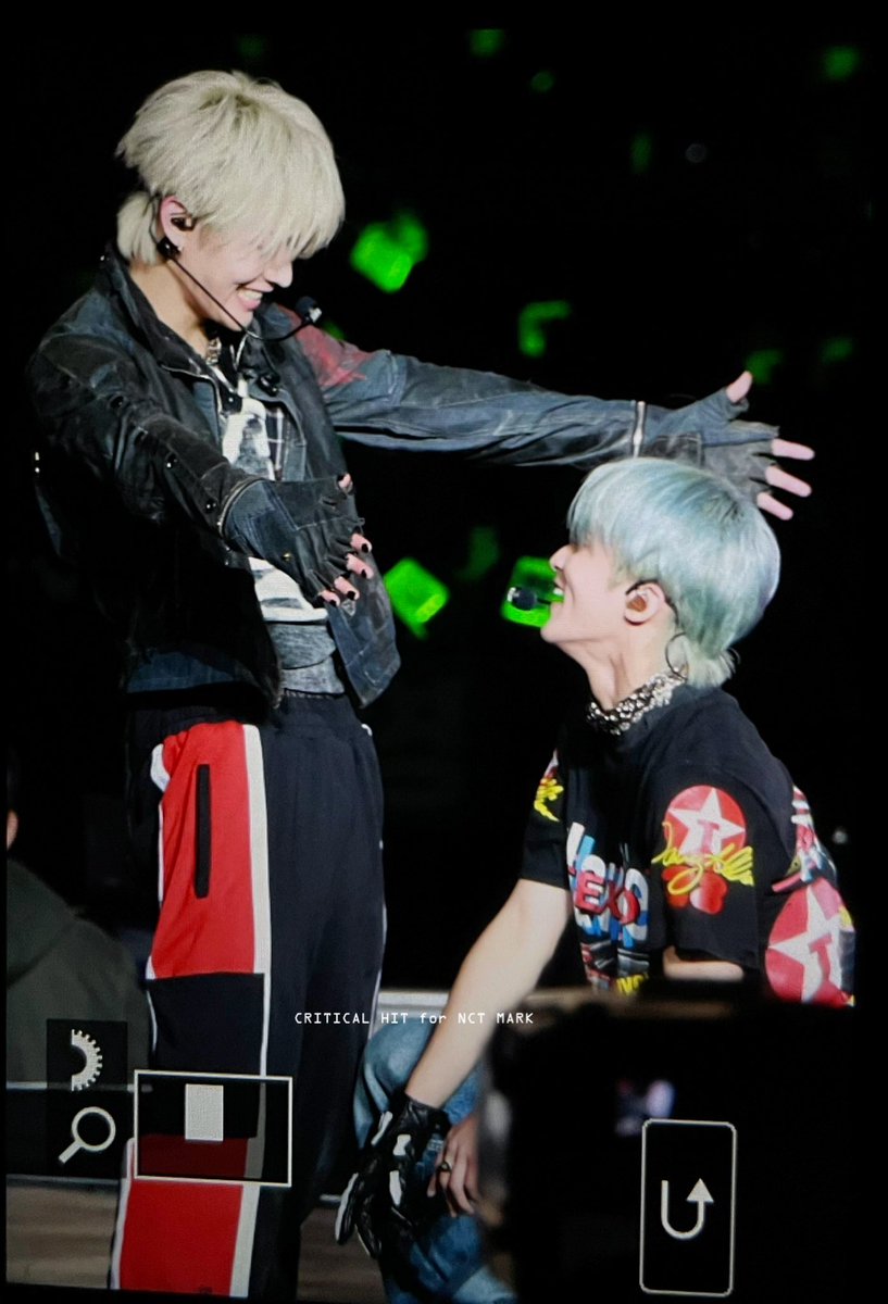 canadaboymark's tweet photo. ㅋㅋㅋㅋㅋㅅㅂ온 세상을 다 가진 자의 표정같다 https://t.co/Ej4J2urT5P