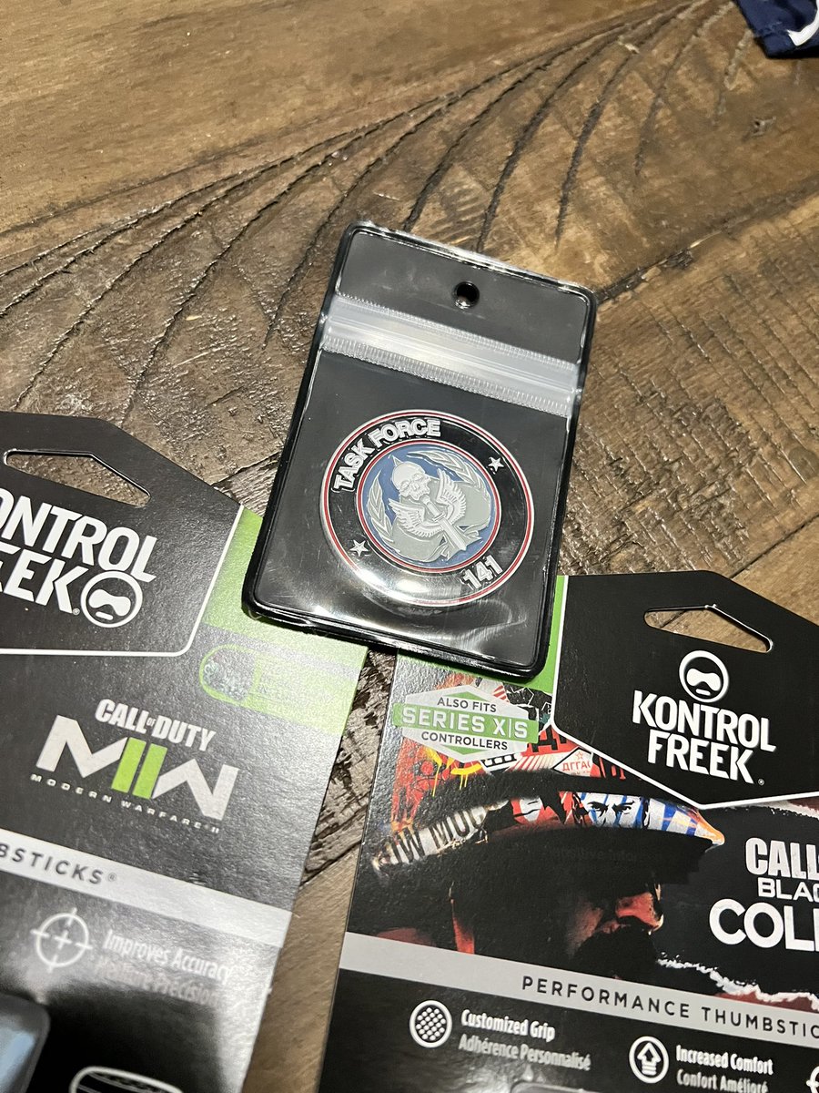 AR_Realtor_Ash's tweet photo. It’s been far too long since we’ve ordered fresh @KontrolFreek in my house. I was excited to jump on the limited edition #MWII set for hubby and I got my son his first set too!!! #kontrolfreekfamily https://t.co/gImLFcCdEQ