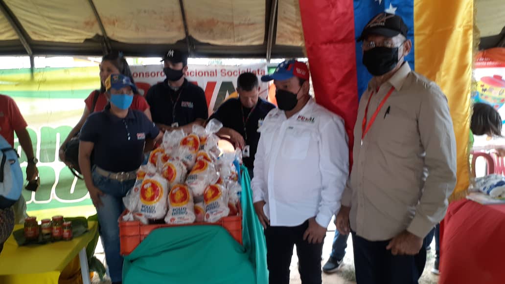 MinAlimenVen's tweet photo. #Lara | Familias de la Base de Misiones “Los Mangos” en el municipio Palavecino recibieron combos proteicos https://t.co/yneZ32rPln #23Oct https://t.co/tS2TXYBjhJ