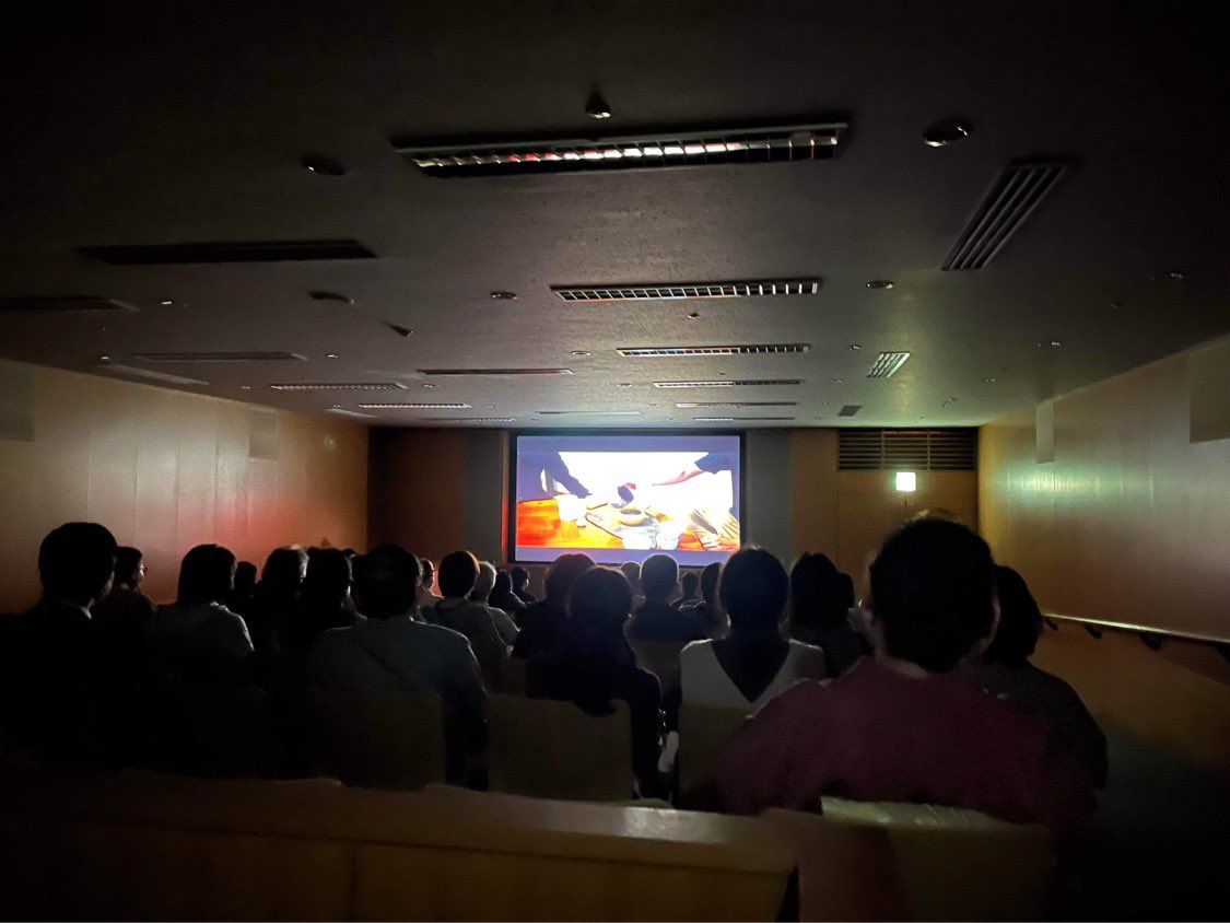 cafesnap_me's tweet photo. A film about coffeeにインスパイアを受け作られた日本茶ドキュメンタリー「ごちそう茶事」。

今日は“淹れ手”や“お茶ウェーブ”についてお話しました。

ご参加くださった皆さま、たかつさん、多田さん、藤岡さん、ありがとうございました！

映画の詳細はこちら👇
https://t.co/I0GJUYDGUw https://t.co/UmeisAsYvL