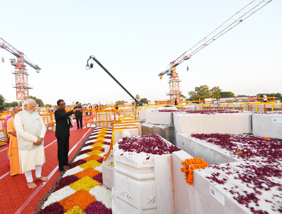 श्रीराम जन्मभूमि तीर्थ क्षेत्र में चल रहे निर्माण कार्यों का निरीक्षण किया। यह एक अद्भुत भव्य परिसर बनने जा रहा है, जो संसार भर के श्रद्धालुओं को अपनी ओर आकर्षित करेगा।