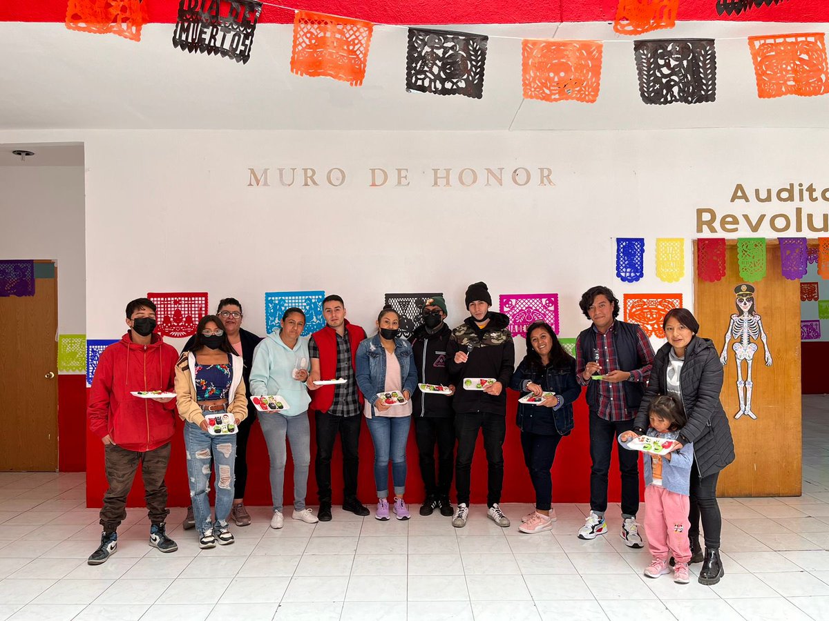 TolucaJuventud's tweet photo. El día de ayer el equipo de JTToluca , llevó a cabo el “Curso de Pop Lace” . Gracias a todos los asistentes por acompañarnos a disfrutar y aprender de estas ricas y deliciosas paletas 😋! 
#SomosJuventudEnMovimiento https://t.co/DvVZCxQUWc