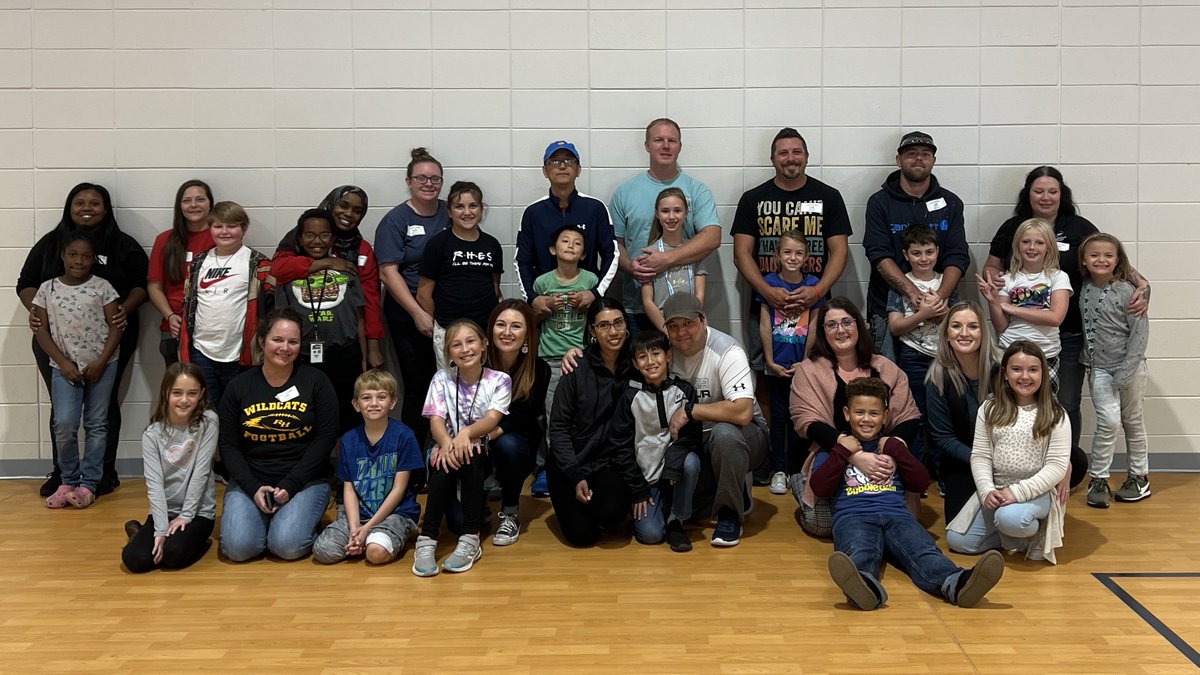 crowley_pe's tweet photo. @CarverES_RH Family PE Week was a huge success! We had over 250 family members join us for some fitness activities and lots of fun. Shout out to @OPENPhysEd and @ActiveSchoolsUS  for the great resources! https://t.co/U8qtAqnO0P