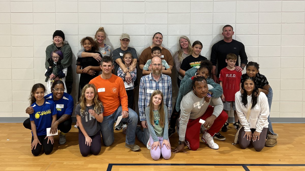 crowley_pe's tweet photo. @CarverES_RH Family PE Week was a huge success! We had over 250 family members join us for some fitness activities and lots of fun. Shout out to @OPENPhysEd and @ActiveSchoolsUS  for the great resources! https://t.co/U8qtAqnO0P