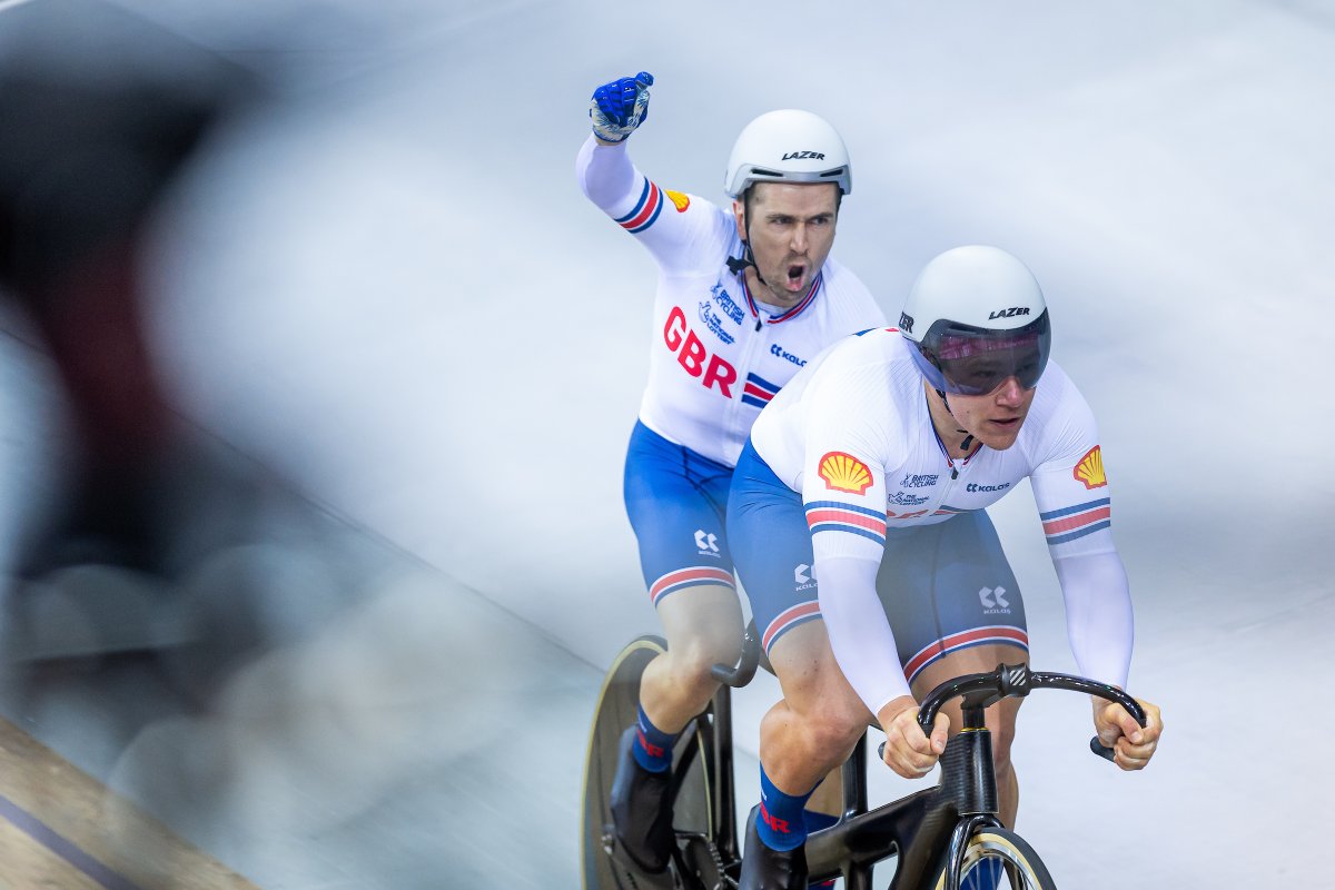 A HUGE roar from @neilfachie as he and @MattRotherham win the Men's tandem sprint gold in straight races 🦁 🥇 #SQY2022