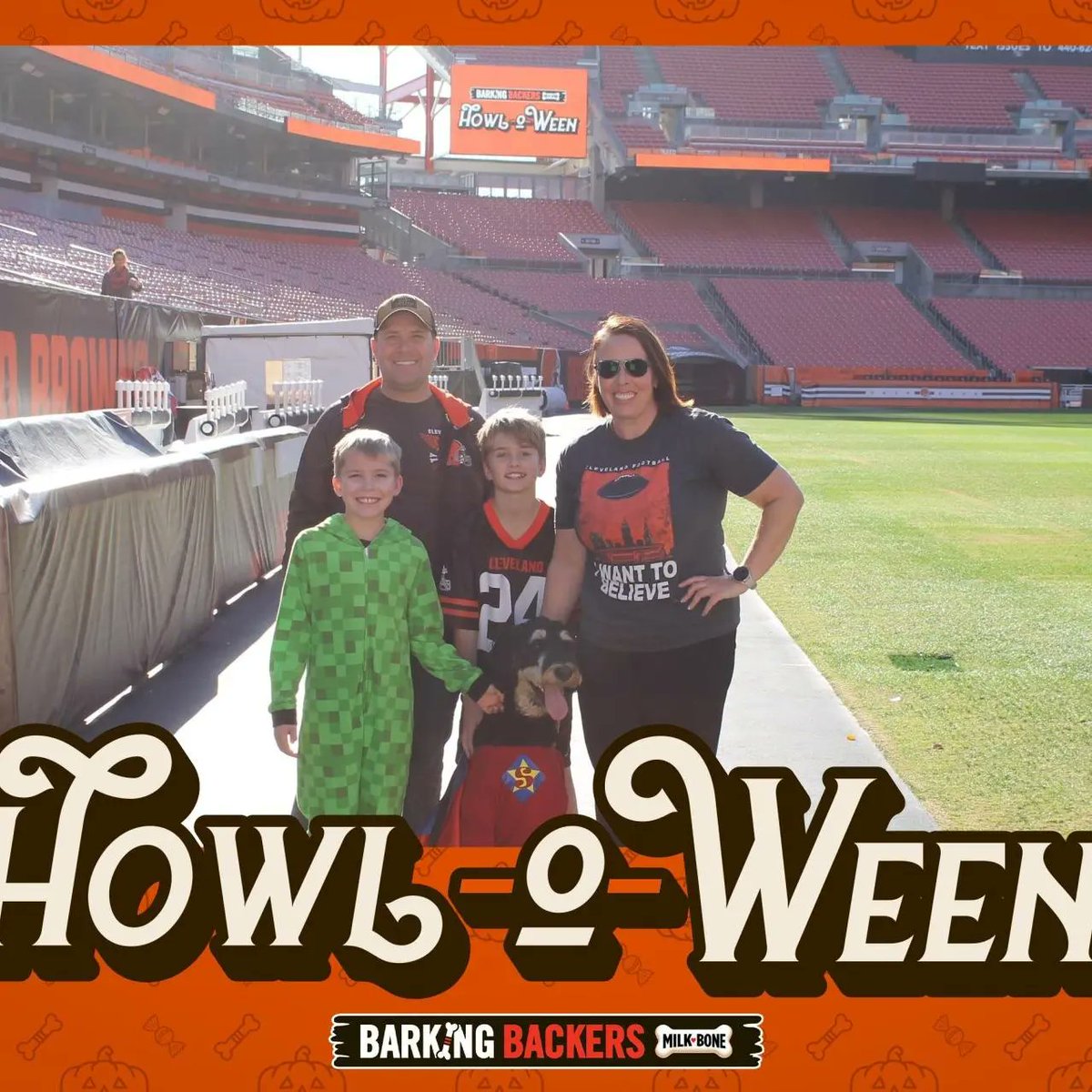 skullydoodle's tweet photo. Thanks @Browns for having the #barkingbackers for Trick or Treating. We had a great time! https://t.co/OccGCGvpOW