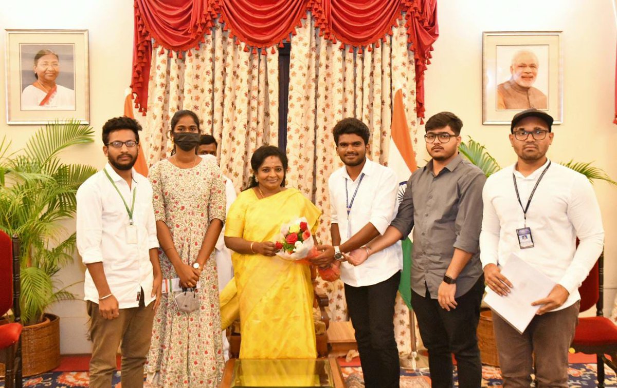 DrTamilisai4BJP's tweet photo. Students of JNTU #Hyderabad    met Hon'ble  Governor  at Rajbhavan &amp; represented their grievances regarding  #jntuhsubjectexception inview of #covidpandemic during their Acadamic years.Contacted VC  @jntu_hyderabad &amp;conveyed the request of 8000 students  for consideration. https://t.co/upIcSNDYdJ