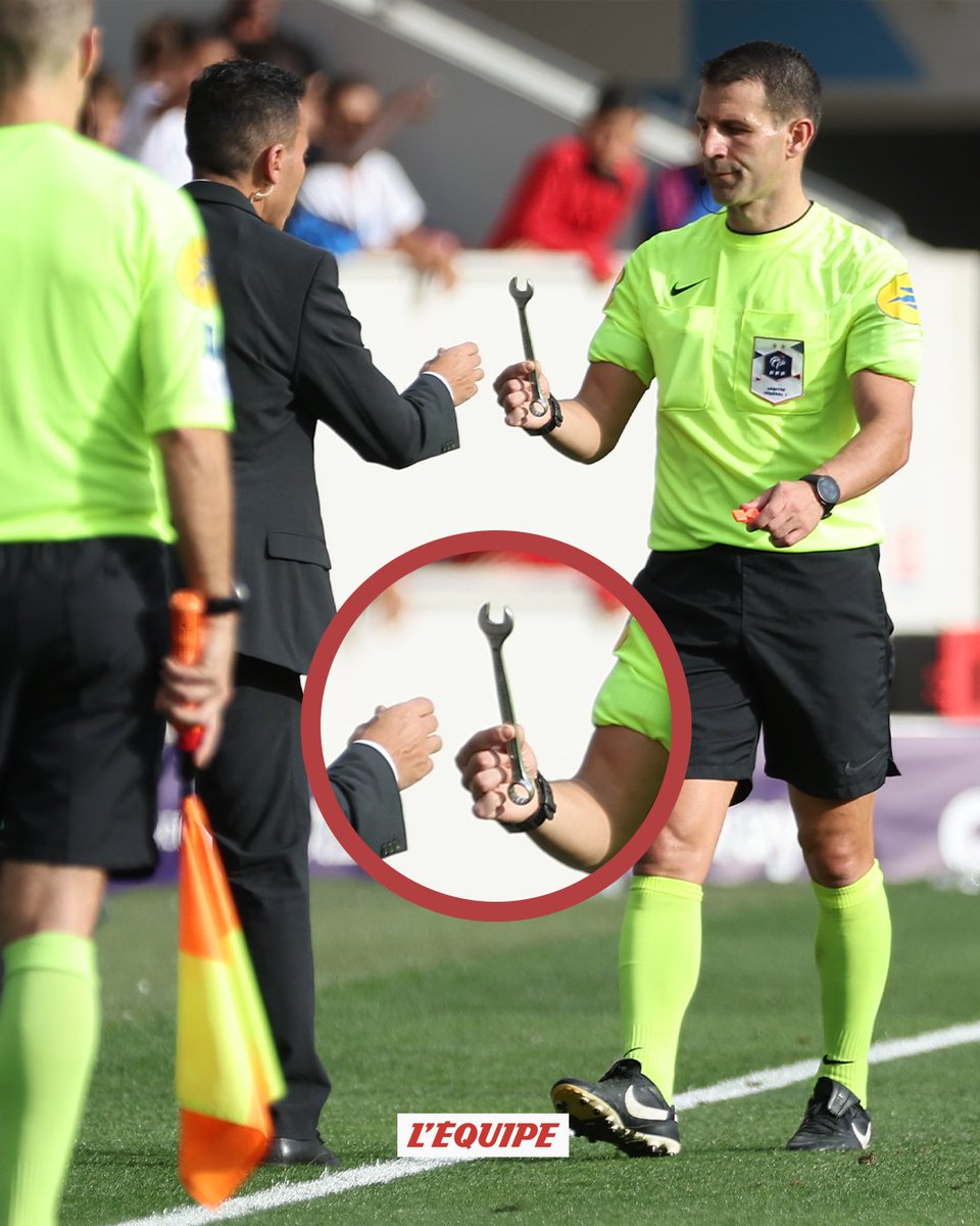 lequipe's tweet photo. 🔧 Une clé à molette a été trouvée sur le pelouse de Toulouse - Strasbourg par l'arbitre : https://t.co/RcWlQwC1Mg
#TFCRCSA https://t.co/hRhUxQpZs7