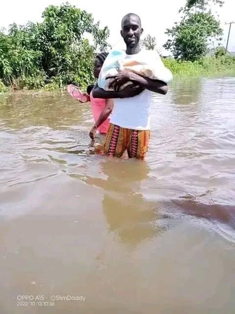 adorableay_'s tweet photo. This has to end soonest😢 #flood #FloodVictimsInBayelsa #T20WorldCup #floodinNigeria #melbourneweather #Cheating https://t.co/noqWEjQ4ap