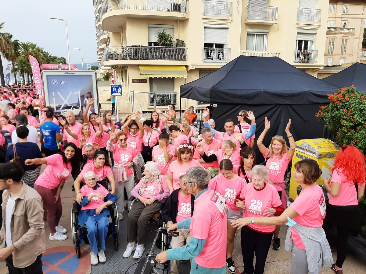Fournet_Nath's tweet photo. Challenge solidaire tous unis contre le cancer... parce qu'il n'a pas d'âge l'équipe de de Seren de 9 mois à 99 ans  après la marche un bon roséet des pizza @ODYSSEA_fr @villecannes @Groupe_DomusVi @davidlisnard nous étions 40... @FondationDomus une journée extraordinaire https://t.co/cIhtsZGqfQ