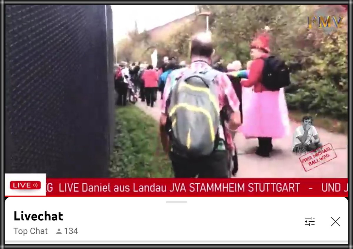 rumpelratz01's tweet image. In #Stammheim latschen grad #Dullis um den Knast.
Ich seh da viele die würden auf die Frage &quot;Wer ist Michael #Ballweg?&quot; mit einem &quot;Häää, welcher Michael?&quot; Antworten.