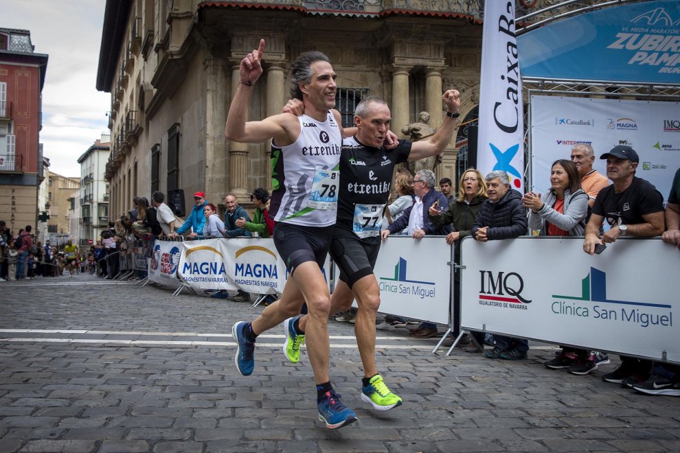 DNRunning's tweet photo. Crónica, resultados completos y galería con fotos de la @zubiripamplona disputada esta mañana. https://t.co/ZMYPZb4nkh https://t.co/9e0sm2tqYK