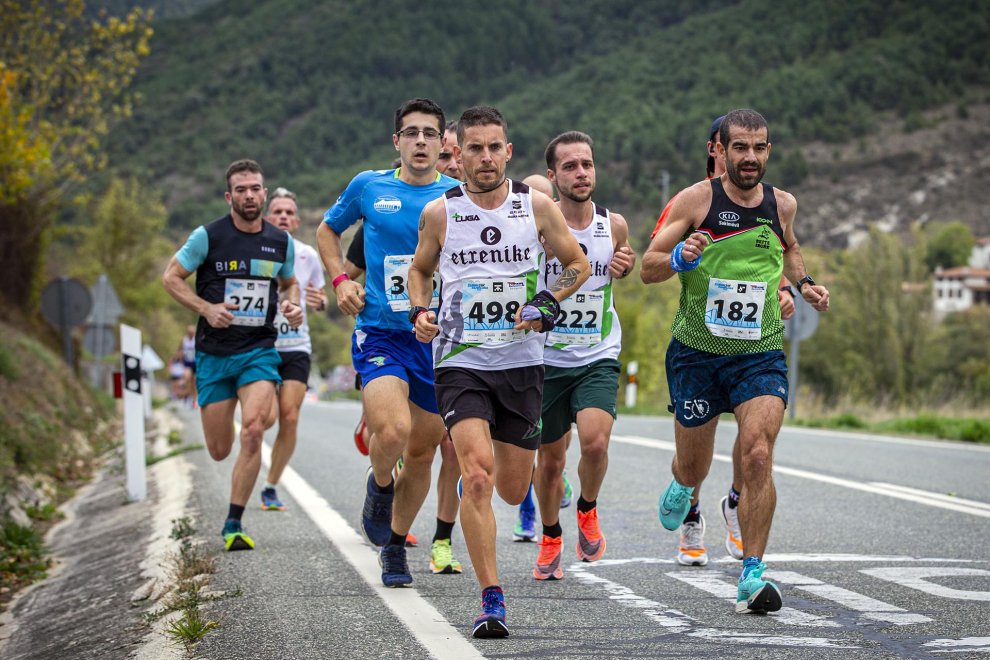 DNRunning's tweet photo. Crónica, resultados completos y galería con fotos de la @zubiripamplona disputada esta mañana. https://t.co/ZMYPZb4nkh https://t.co/9e0sm2tqYK