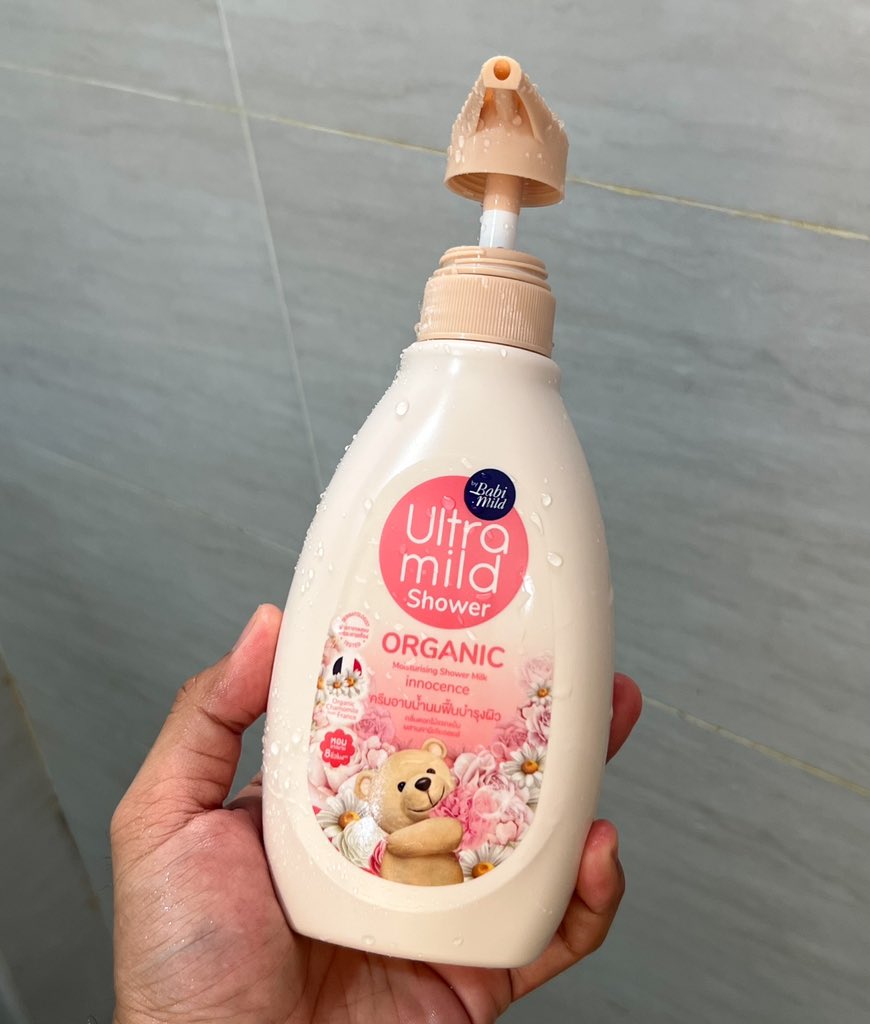 ครีมอาบน้ำตัวนี้โคตรหอมม กลิ่นหอมหวานมากก ไม่ฉุน อาบเสร็จหอมติดผิวสุดๆ อยากแดกตัวเอง กูดมแขนตัวเองทั้งวัน 555555555555

🧴 : shope.ee/6AAQvvLxFm
🧸 : s.lazada.co.th/l.blGU