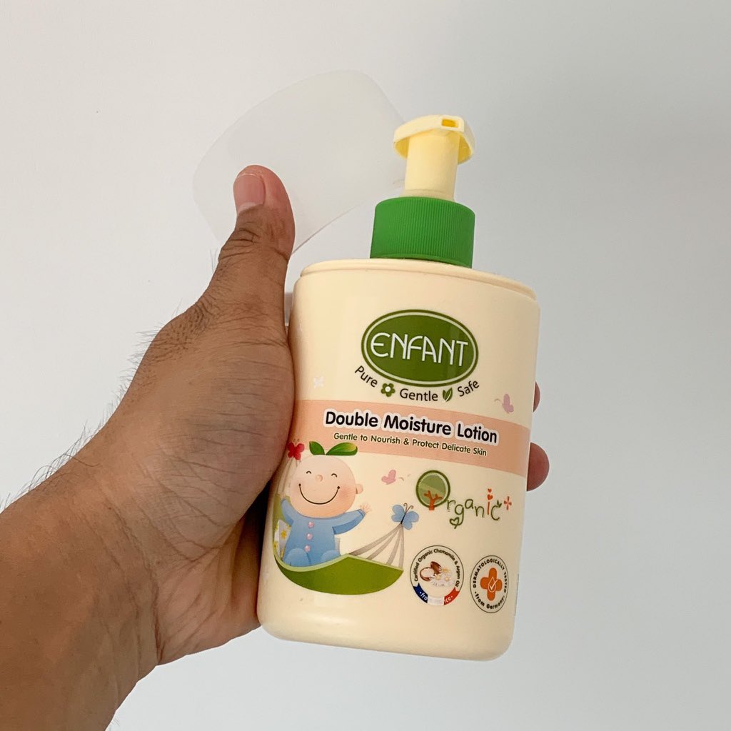 โลชั่นตัวนี้มันหอมเว่อวังมากกก หอมติดแขนติดผิวสุด นี่ชอบทาก่อนนอน ใช้แล้วผิวไม่แห้ง ไม่เหนอะหนะ ผิวนุ่มขึ้นจริง เดอะเบสโลชั่นเลยอะ ✿ ₊ ⋆

🧴 : shope.ee/4pf3H6MS36
🧸 : s.lazada.co.th/l.Z2cg