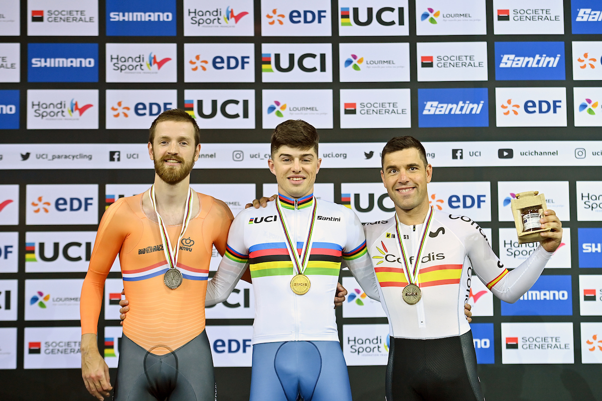 Triple threat Fin! 🌈🌈🌈 @FinGparacyclist picks up his third rainbow jersey of the week in the men's C3 omnium 🤩🌈 Along the way he's also picked up - Individual Pursuit 🥇 - Scratch race 🥇 - 1km time trial 🥈 What a performance 🙌