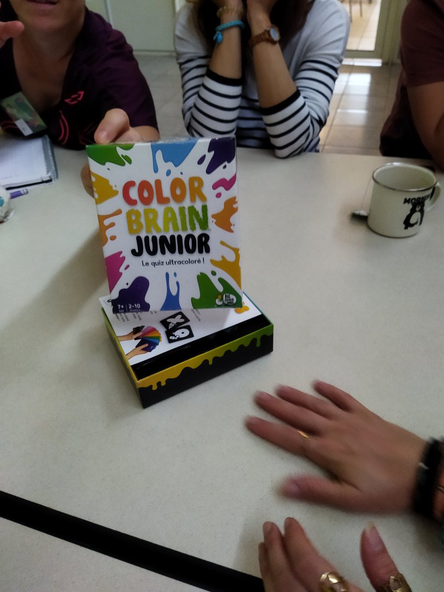 VeroDruot's tweet photo. #stage34 découverte des jeux numé cat's et color brain. https://t.co/3AFz8XRjbC