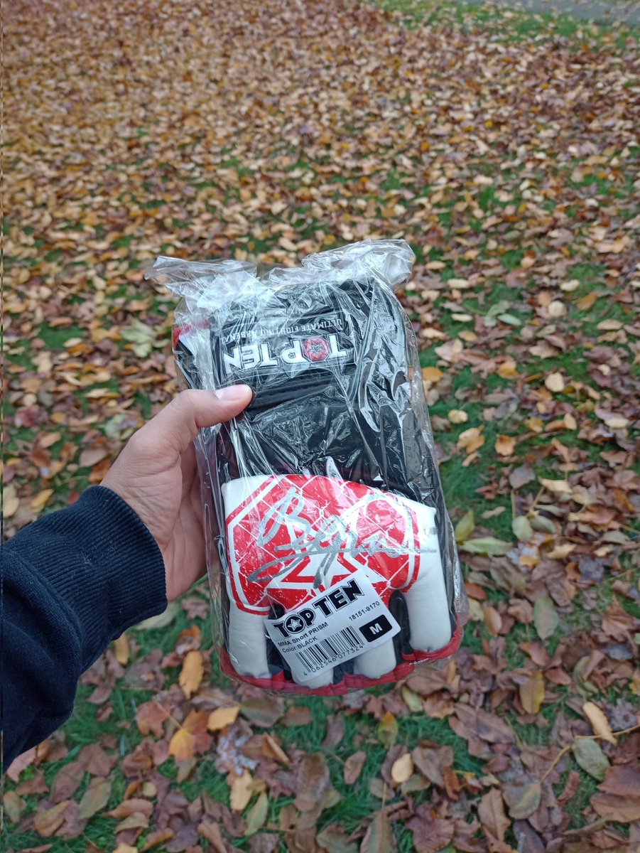 Consi030's tweet photo. "Gut Ding, will Weile haben."
Sie sind gestern,ganz unerwartet angekommen ๐
Vielen Dank, lieber @BDKraniotakes
Fรผr meine #Matchworn & Handsignierten, Aleksandr Vertko,MMA-Handschuhe ๐
Das ist jetzt mein zweiter Gewinn bei
#WITB
Grazie
#SchlagwortPodcast
#FightingDE
#GerMMAny https://t.co/Tcs2vmwMtg
