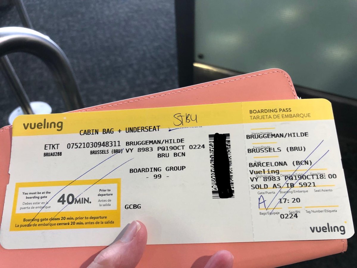 BruggemanHilde's tweet photo. Onze citytrip naar Barcelona eindigde nog voor ze begon … dankzij de systematische overboekingen van #vuelingairlines . Een schande dat dergelijke praktijken nog steeds geduld worden! https://t.co/XyWkI6auKP