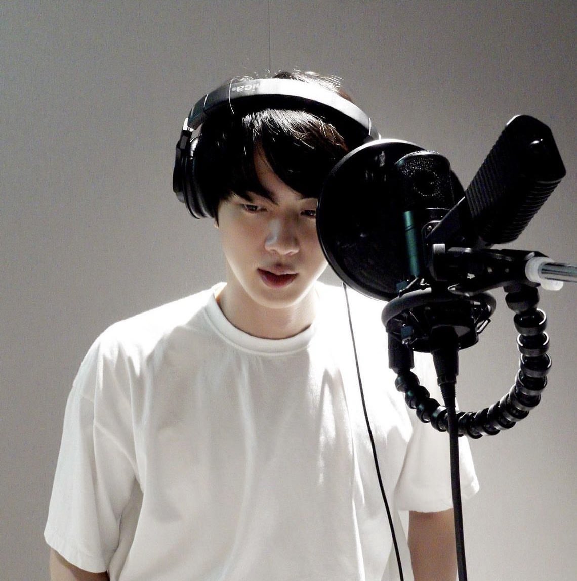 iToNK7Py7e1CZwF's tweet photo. @jinniesarchives @BTS_twt THE ASTRONAUT CONCEPT PHOTO 1
4 DAYS UNTIL TAKE OFF
#TheAstronaut_D4 
#TheAstronaut   #진   #Jin   @BTS_twt https://t.co/Q0p2xGFfvh