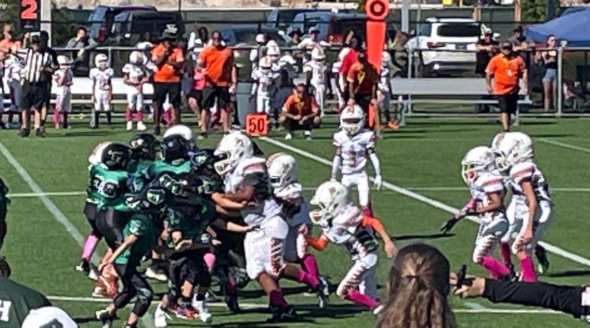 8u Bears offense grinding away late in the 3rd in a defensive struggle!  Score still tied at 0!