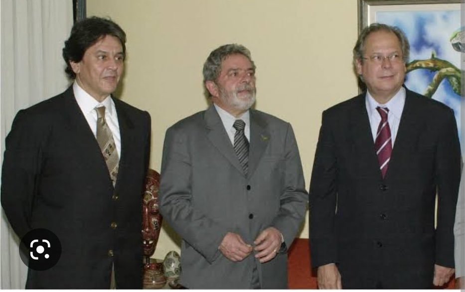 mariate89047490's tweet photo. Essa foto é pros idiotas vermelhinhos pararem d ligar Roberto Jeferson a Bolsonaro,tanto q ele msm criticou o Pr por ñ o defender qdo da sua prisão.Quem é bandido aí na foto? Me diz aí?É 1...é 2...ou são os 3? https://t.co/zVD9bGTdX3