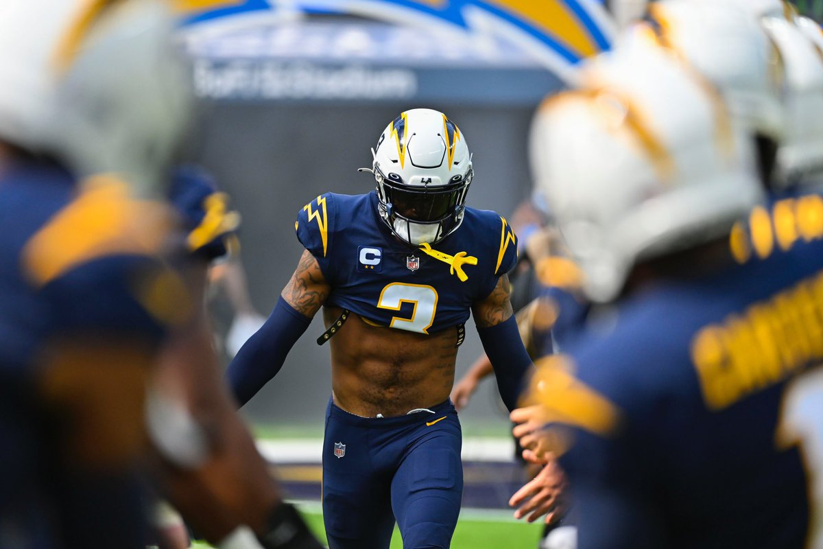 chargers's tweet photo. dark mode activated. https://t.co/Ay94xTLLMU