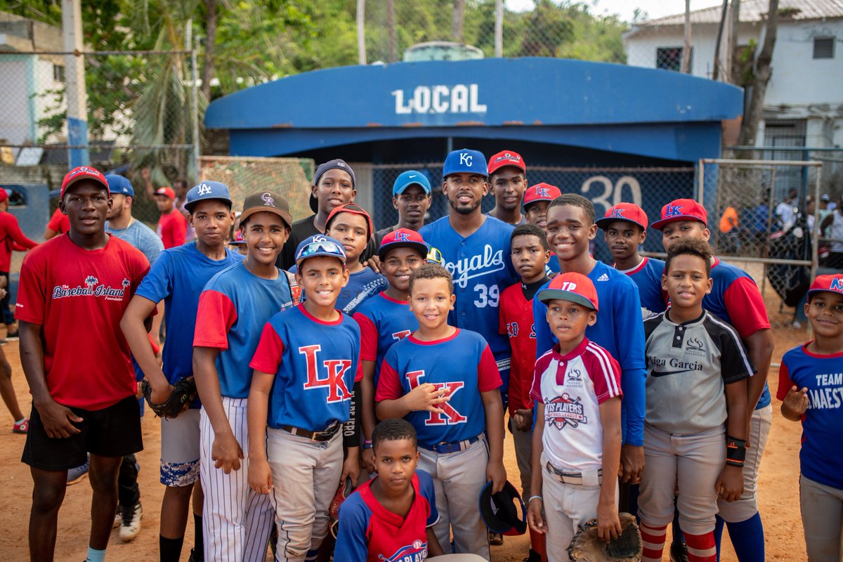 Some of our minor leaguers are in the Dominican Republic for Embracing Diversity Week! 🇩🇴 Yesterday they helped lead a baseball clinic for children in Las Terrenas.