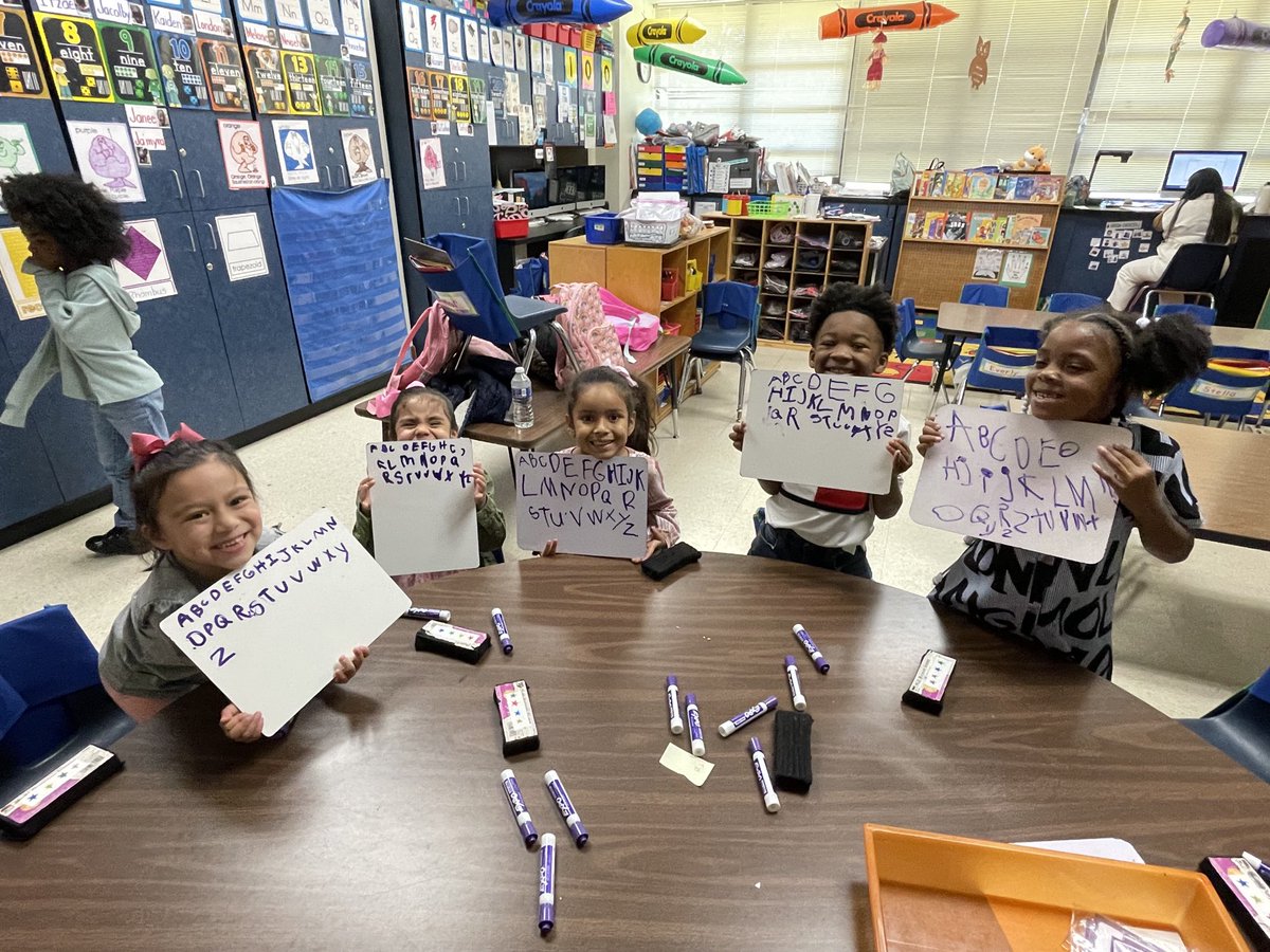 DocAmandaWalker's tweet image. They know all the letters!! Great job, Kinder! #rugelallin