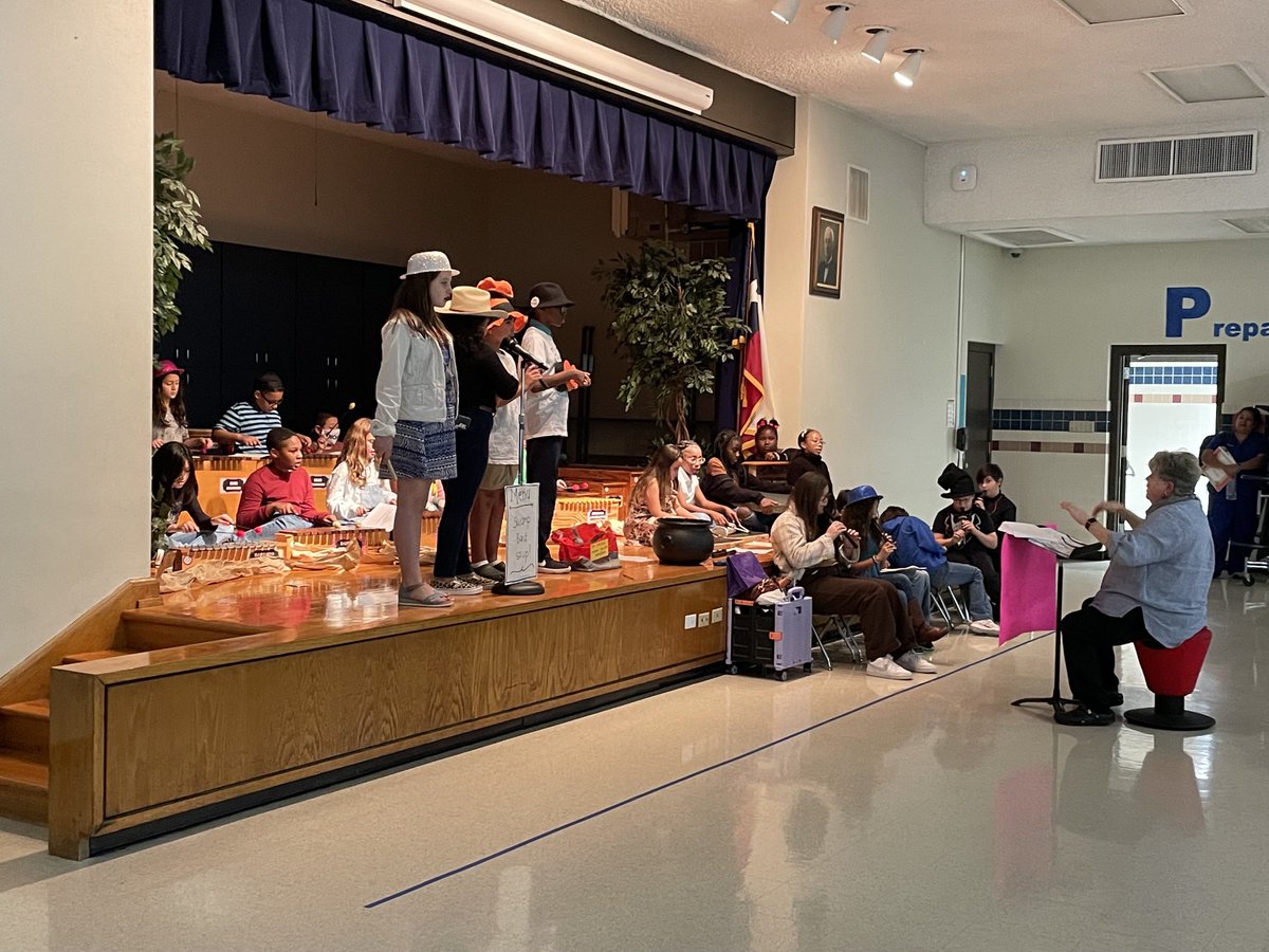 DocAmandaWalker's tweet image. Thank you, Mrs. Eudy, for a great 5th grade PTA program! You help our students shine so bright! #rugelallin