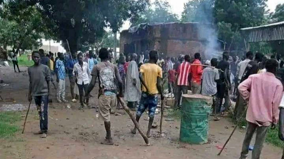 السودان: الآلاف يتظاهرون جنوب البلاد احتجاجا على تصاعد العنف القبلي بالنيل الأزرق f24.my/8z9J.t