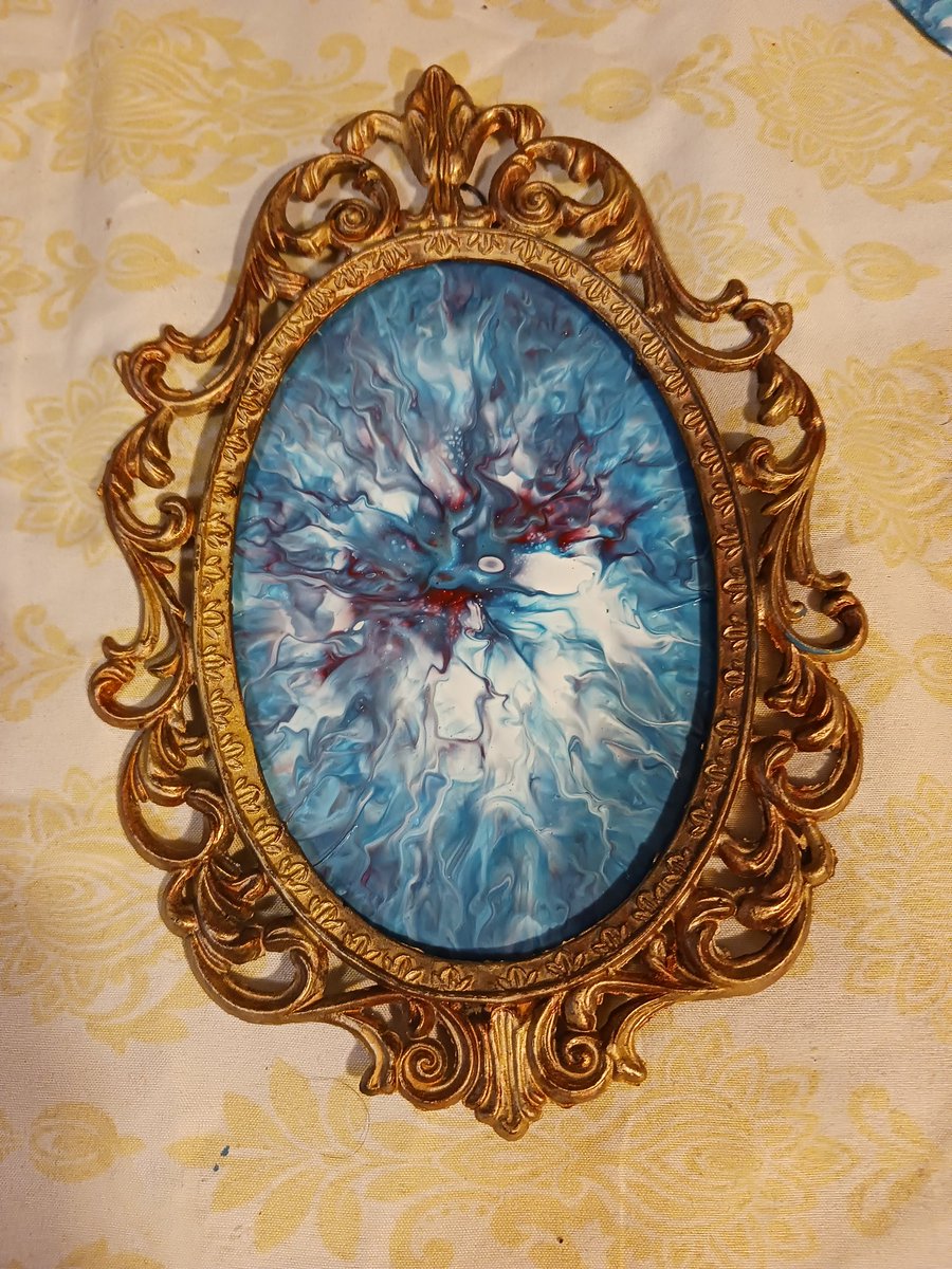 PappyPourPaints's tweet photo. Paint Poured onto the glass, Upcycled, Vintage ,Italy, fluid art frames. #artwork #artistsoninstagram #painting #Vintage #paint #Abstract https://t.co/w4rjRCjPB3