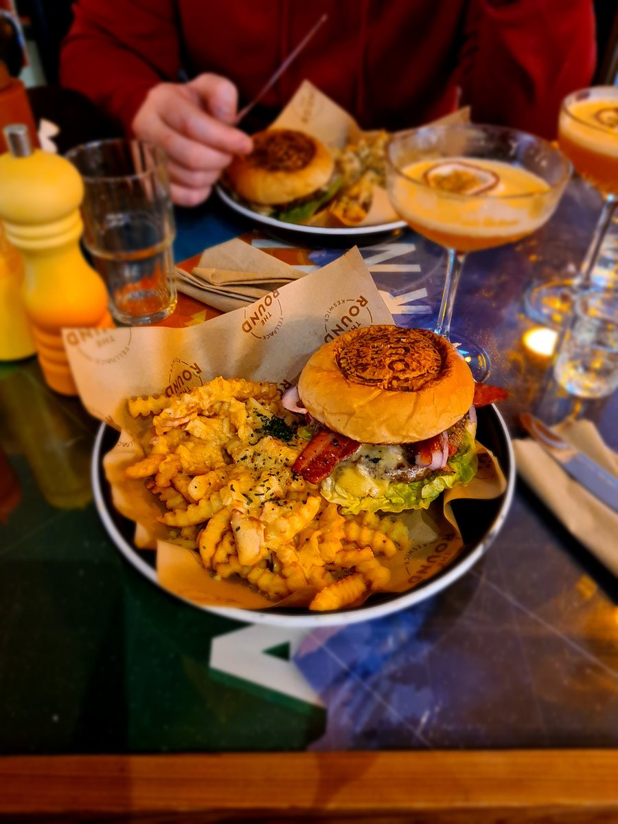 ella_mcintosh's tweet image. Amazing food this weekend at #TheRound and a whopper of a bruise left from archery 🏹