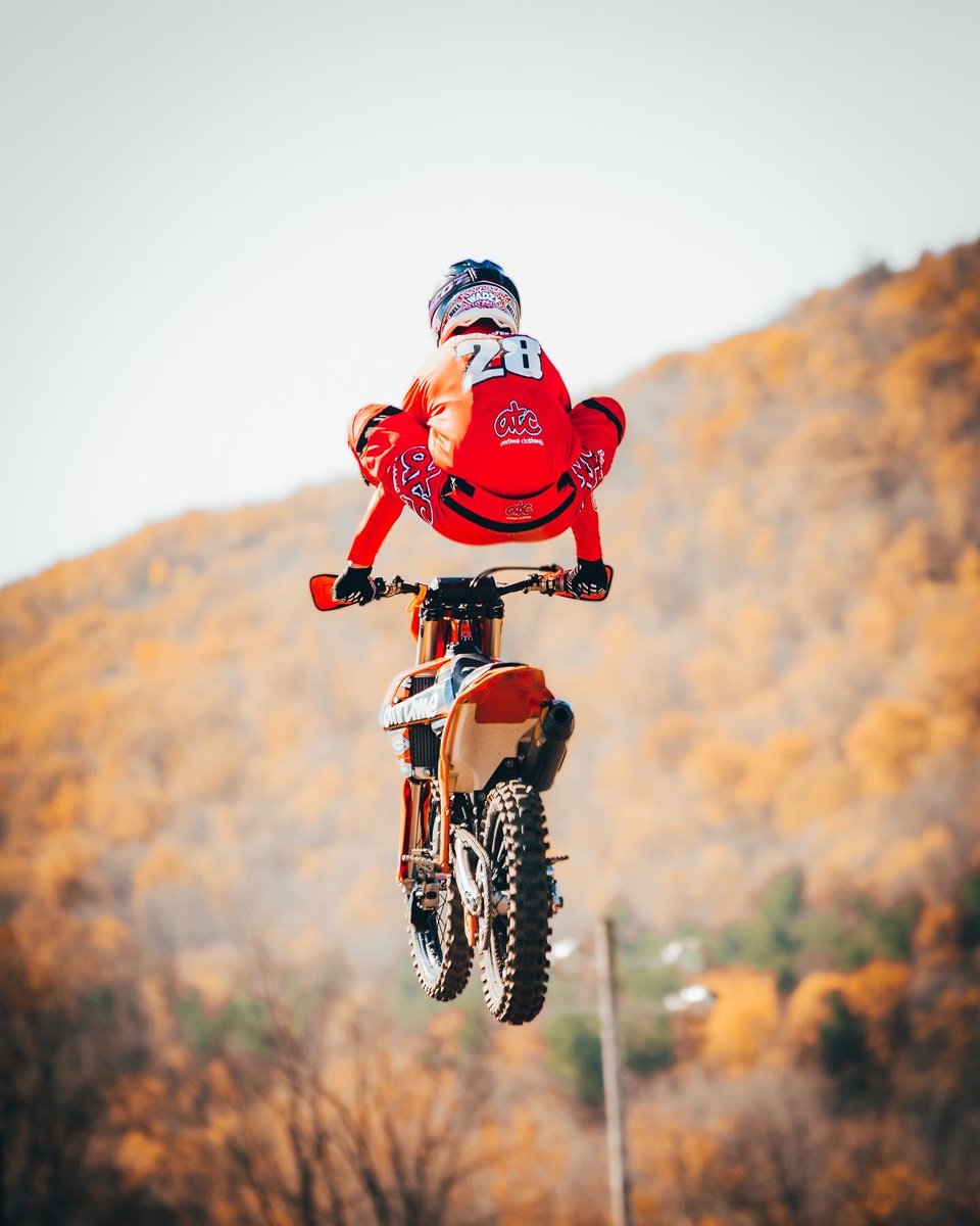Wadzy28's tweet photo. The amount of fun I’ve had lately is unreal! Next year is about to be insane for not only myself, but @AirtimeClothing as well! Big moves! https://t.co/cp9RUgV8is
