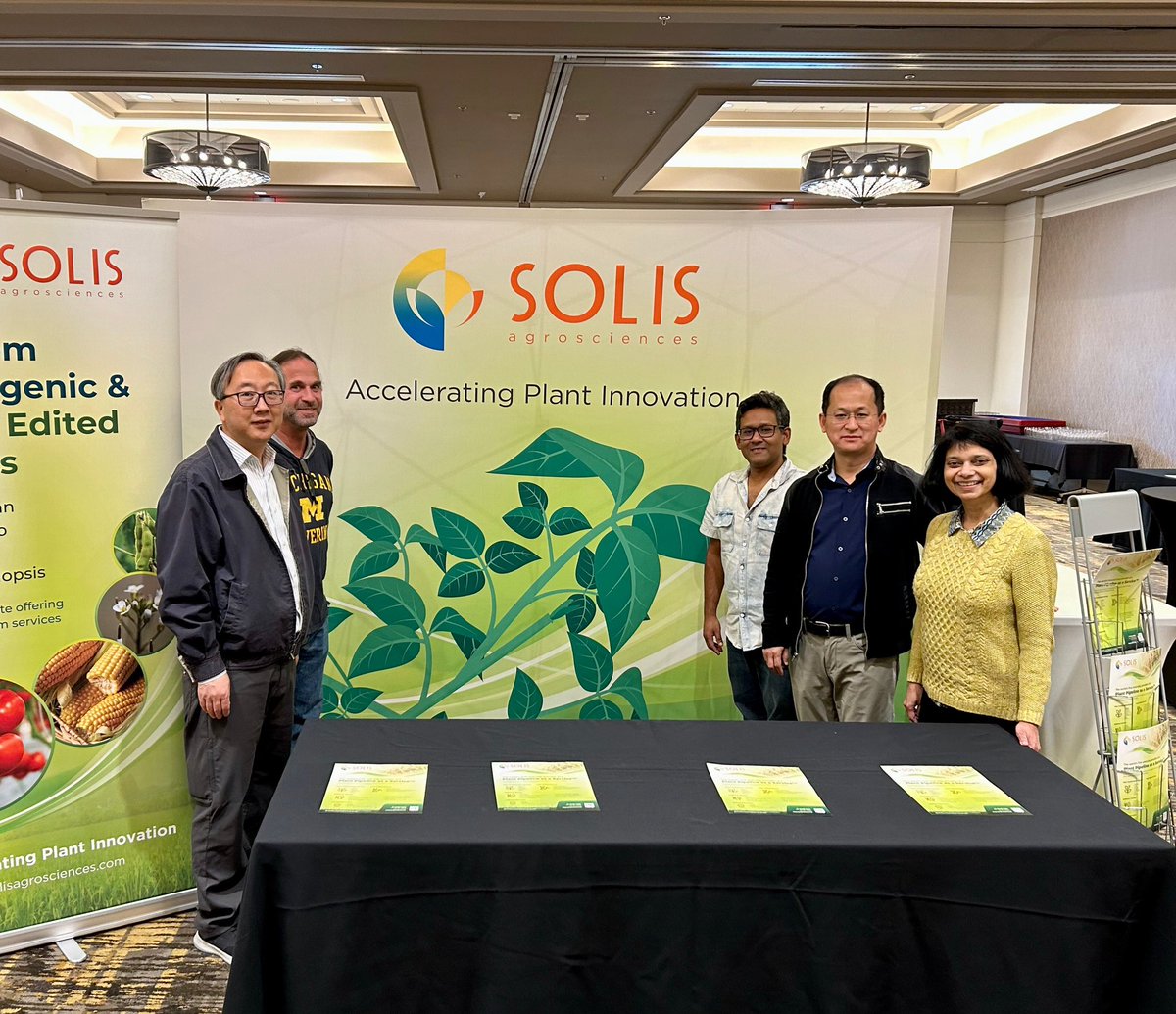maryfbio's tweet image. Excited to be setting up @SolisAgrosci booth at #plantgenomicsGE! Come visit us if you’re in the area! @BioGeneratorSTL #Biogenerator #STL