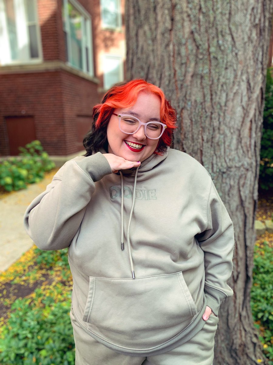 QueerlyBee's tweet photo. full disclosure now that fall is here and it’s getting colder I’ve been ~living~ in my loungewear set from @TheOodie 🫶🏻 

now you can get your own &amp; get $25 off with code ✨QUEERLYBEE25✨at https://t.co/WjkpMNKeo5 

if you get a cute pair, let me know 🍂🍄 #sponsored https://t.co/MFSxSzdJjq