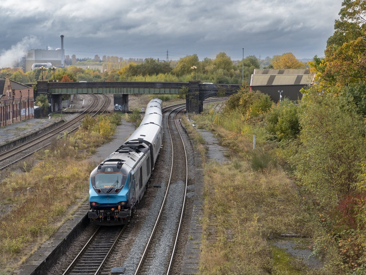 68019 Brutus passing through Rotherham Masborough working 5B73 Cleethorpes to Manchester Piccadilly 19/10/22