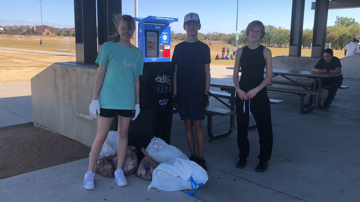 mardmar67's tweet photo. Our group was small but committed! Clark NJHS spent a little over an hour collecting trash and making the park better for the community! They really are #fisdmadetoshine @ClarkMSCougars @mrslarned https://t.co/k9PAhsTnaN
