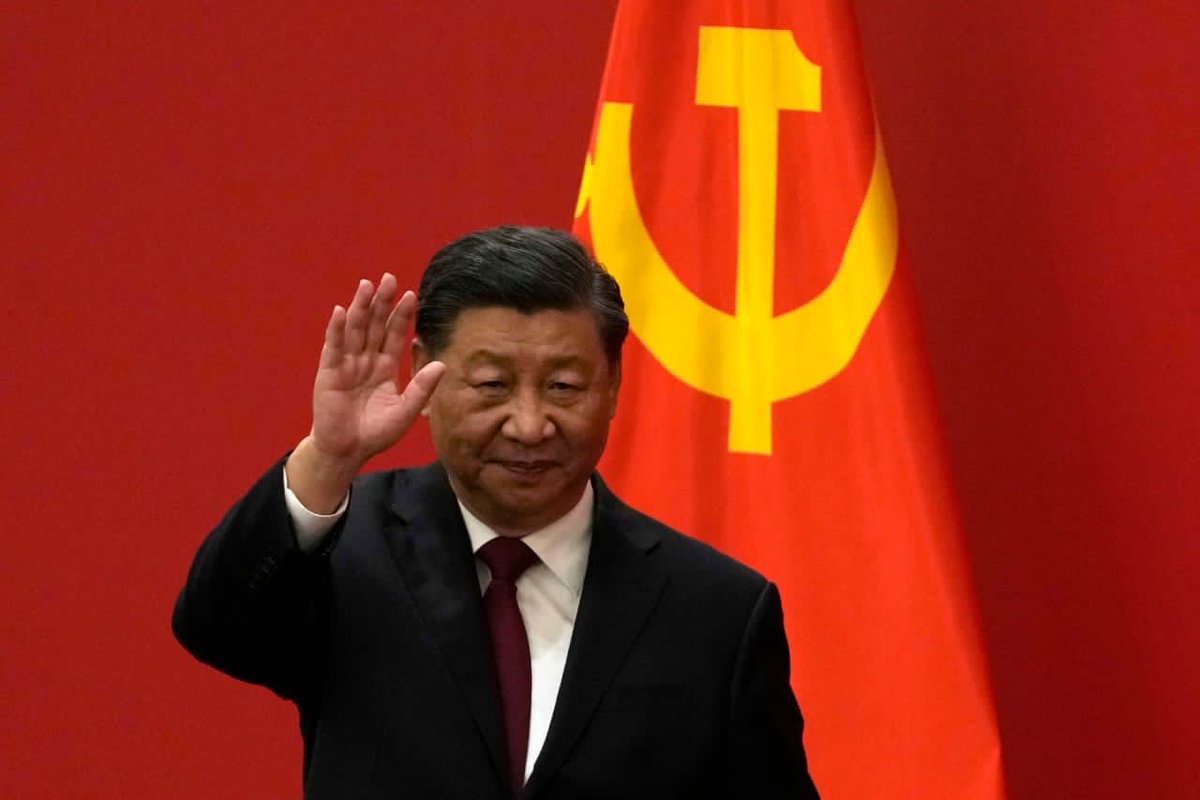 Felicito al hermano Presidente Xi Jinping, por su reelección como Secretario General del Partido Comunista de China. Estoy seguro que seguirá conduciendo, con su liderazgo ejemplar, al gigante asiático por los caminos del crecimiento, el desarrollo y la Paz. ¡Viva China! 🇨🇳