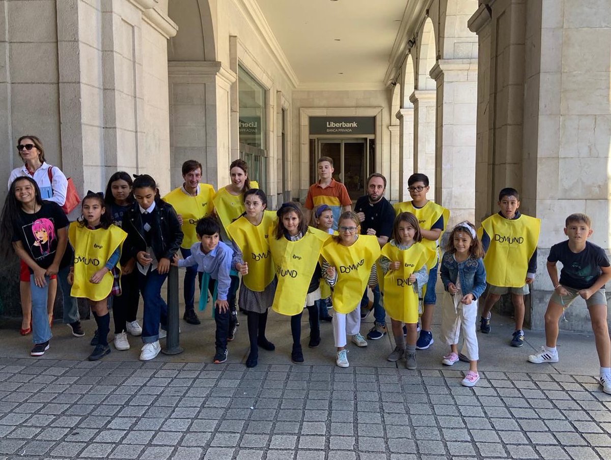 panunciacion's tweet photo. #YoSoyDOMUND! Como cada año hemos celebrado nuestra mañana misionera. El viento no ha podido detenernos y entre rosarios, carteles, dibujos y carreras hemos recaudado una buena cantidad para ayudar a los misioneros. https://t.co/K9PZhWr5sf