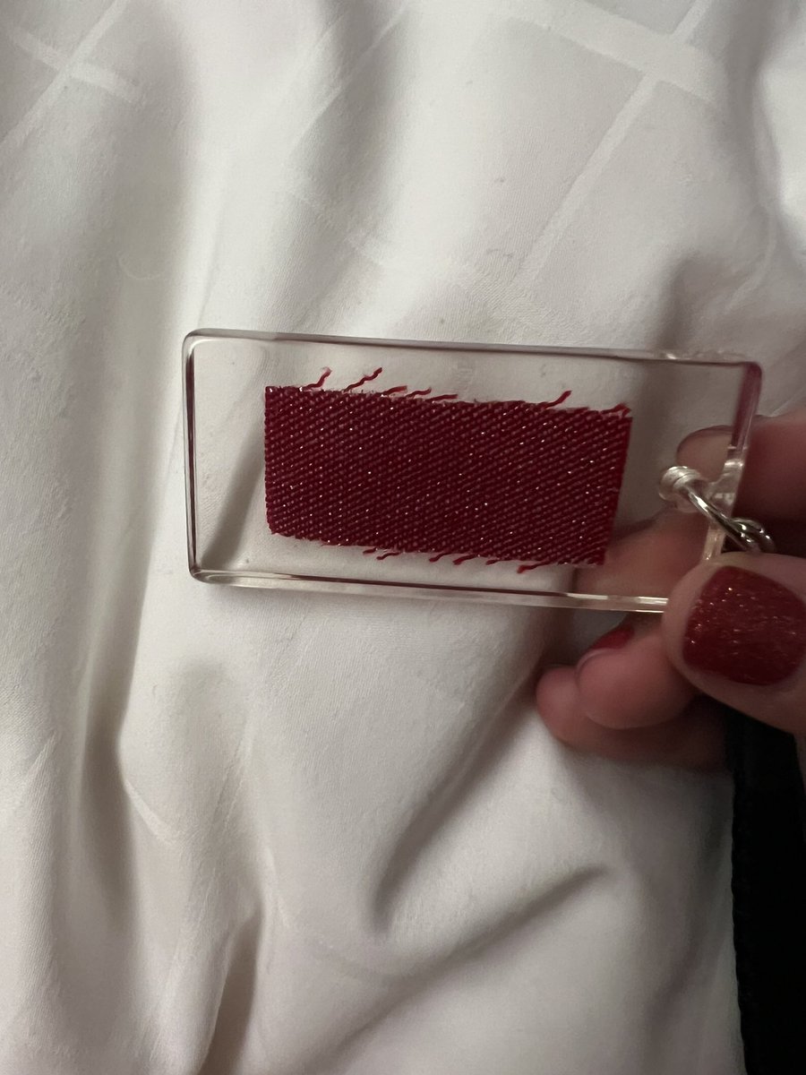 rdhunni21's tweet photo. All the BTS upcycle bags were sold out yesterday but I was able to score a keychain! Now I need help figuring out where this is from 🥺 No clue on which member outfit this is from 😩😭 #BTS #BTSReCode https://t.co/hVN9Lncdcy