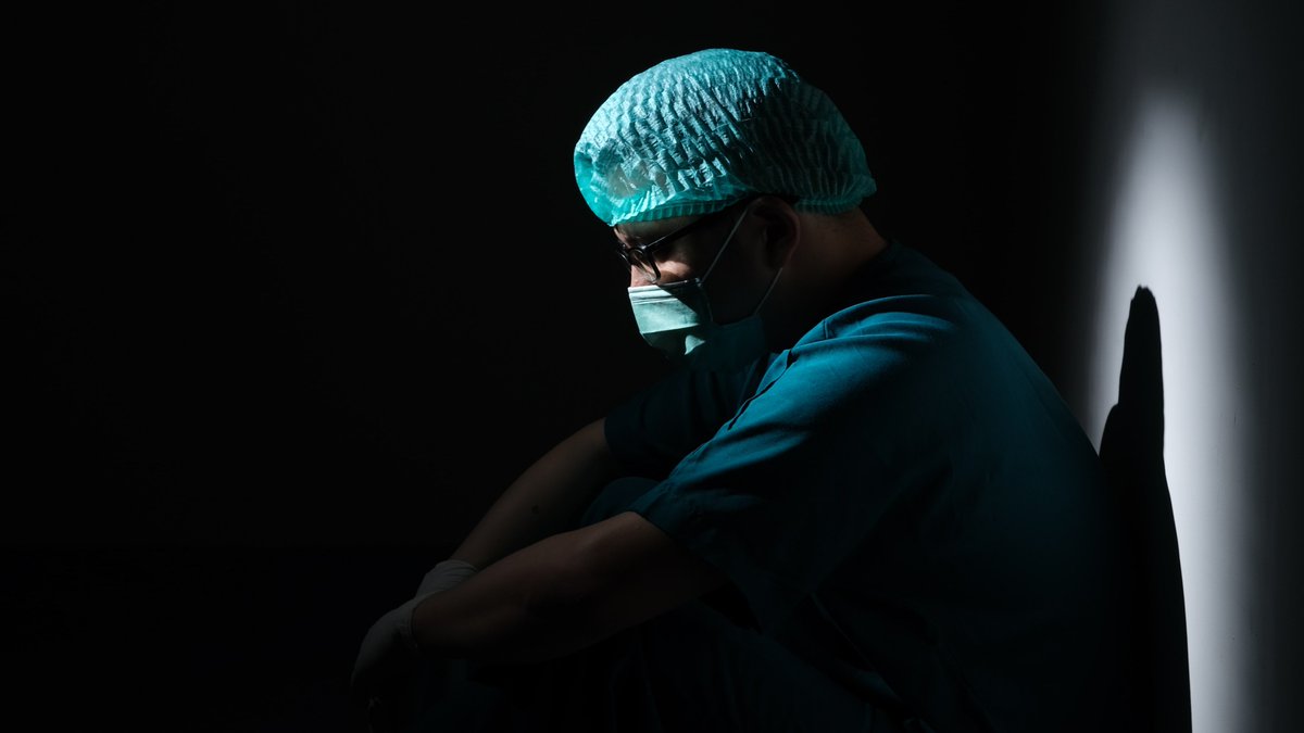 thatannatran's tweet photo. "I never felt at any point like a hero."

We interviewed emergency physicians about the stresses of working during the pandemic. Here's what they had to say: https://t.co/zNvdMjIfJ1 @kerstindewit @TChanMD https://t.co/WB19wiYHEB